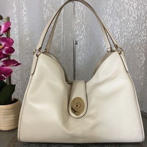 Coach Smooth Leather Carlyle Shoulder Bag F37637